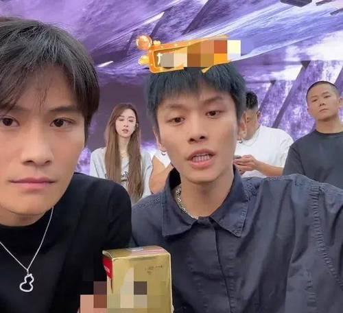 小杨哥在英雄联盟中的队友是谁？