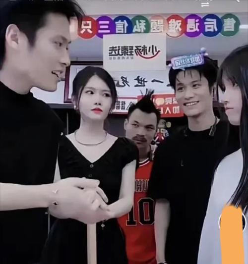 小杨哥在英雄联盟中的队友是谁？
