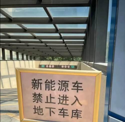 地下城车贴纸的正确贴法是什么？