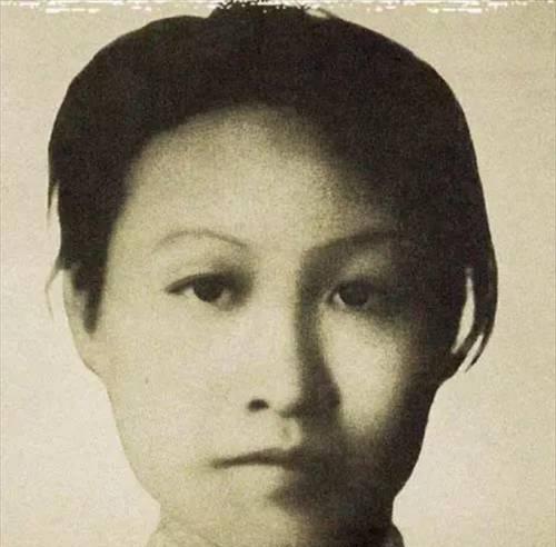 张一曼在cf中的年龄是多少？张一曼的真实身份是什么？