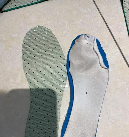 征途一更换鞋垫的方法是什么？