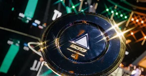 最壕的比赛沙特杯奖金分配冲上热搜，AL的奖金足够上辅一年身价