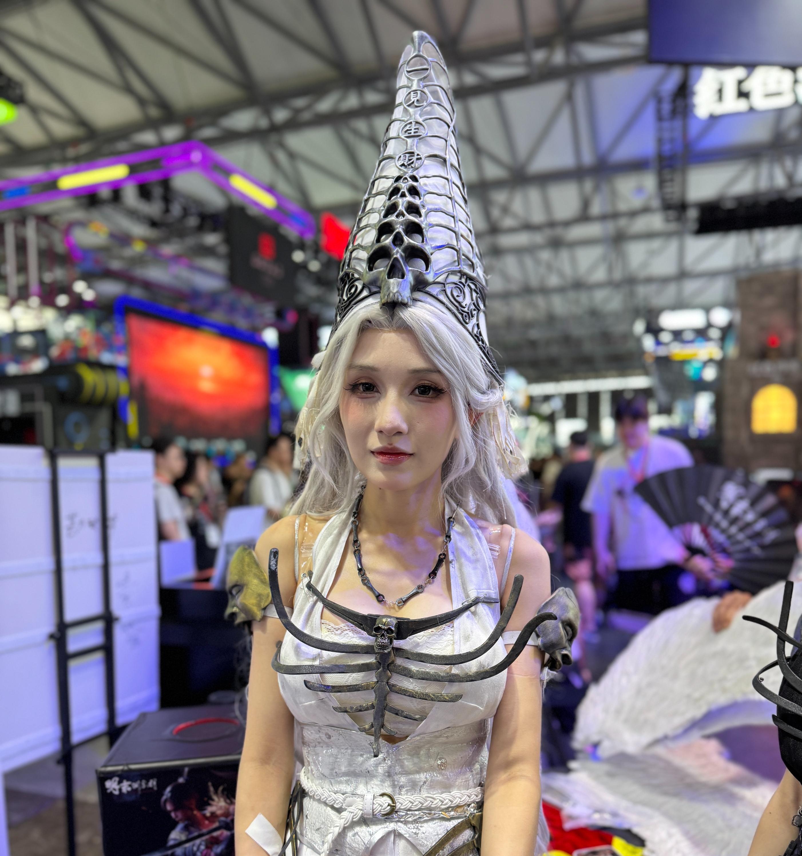 2025CJ明末女主原皮英姿飒爽黑白无常美女COS超还原！