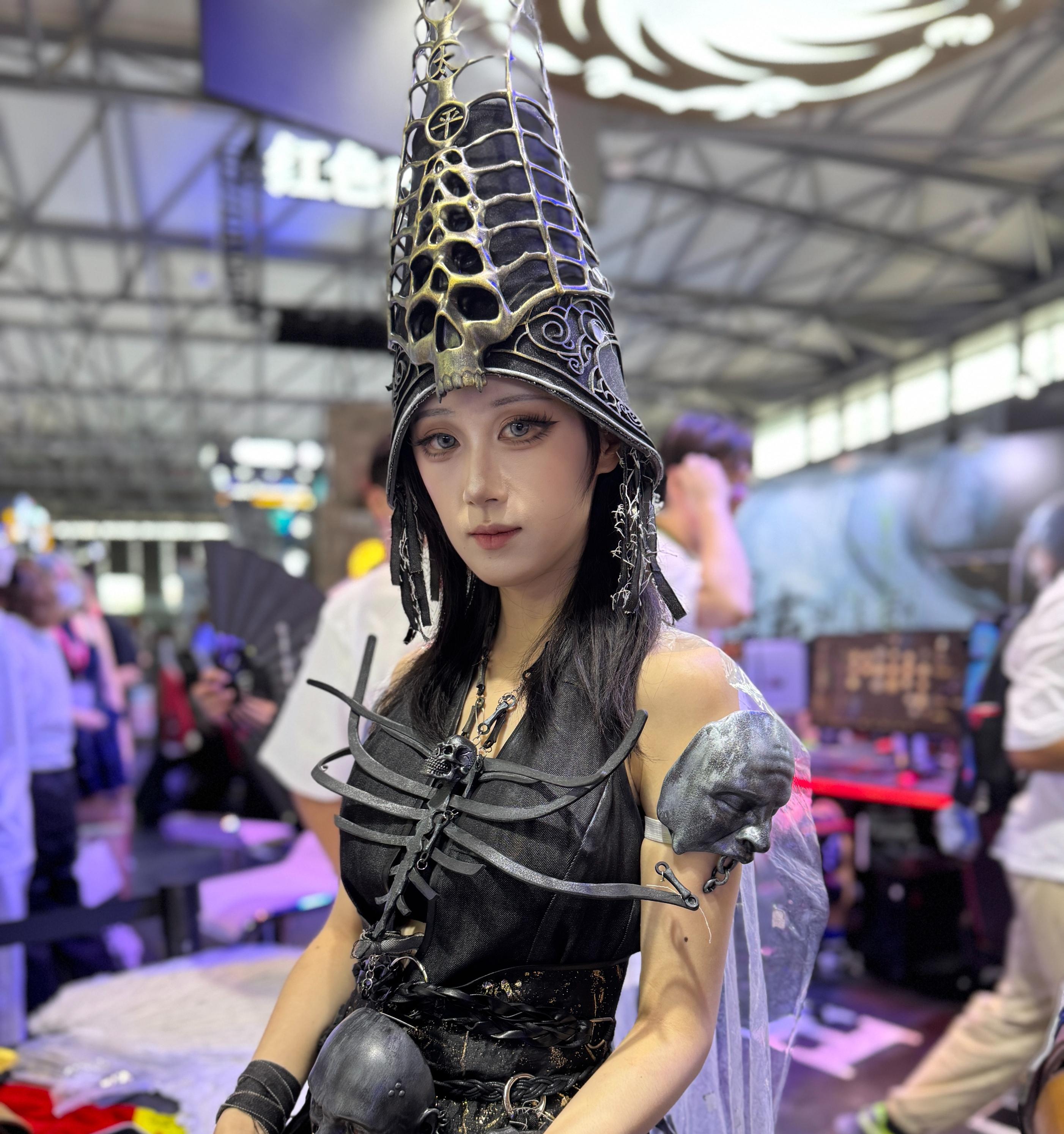 2025CJ明末女主原皮英姿飒爽黑白无常美女COS超还原！
