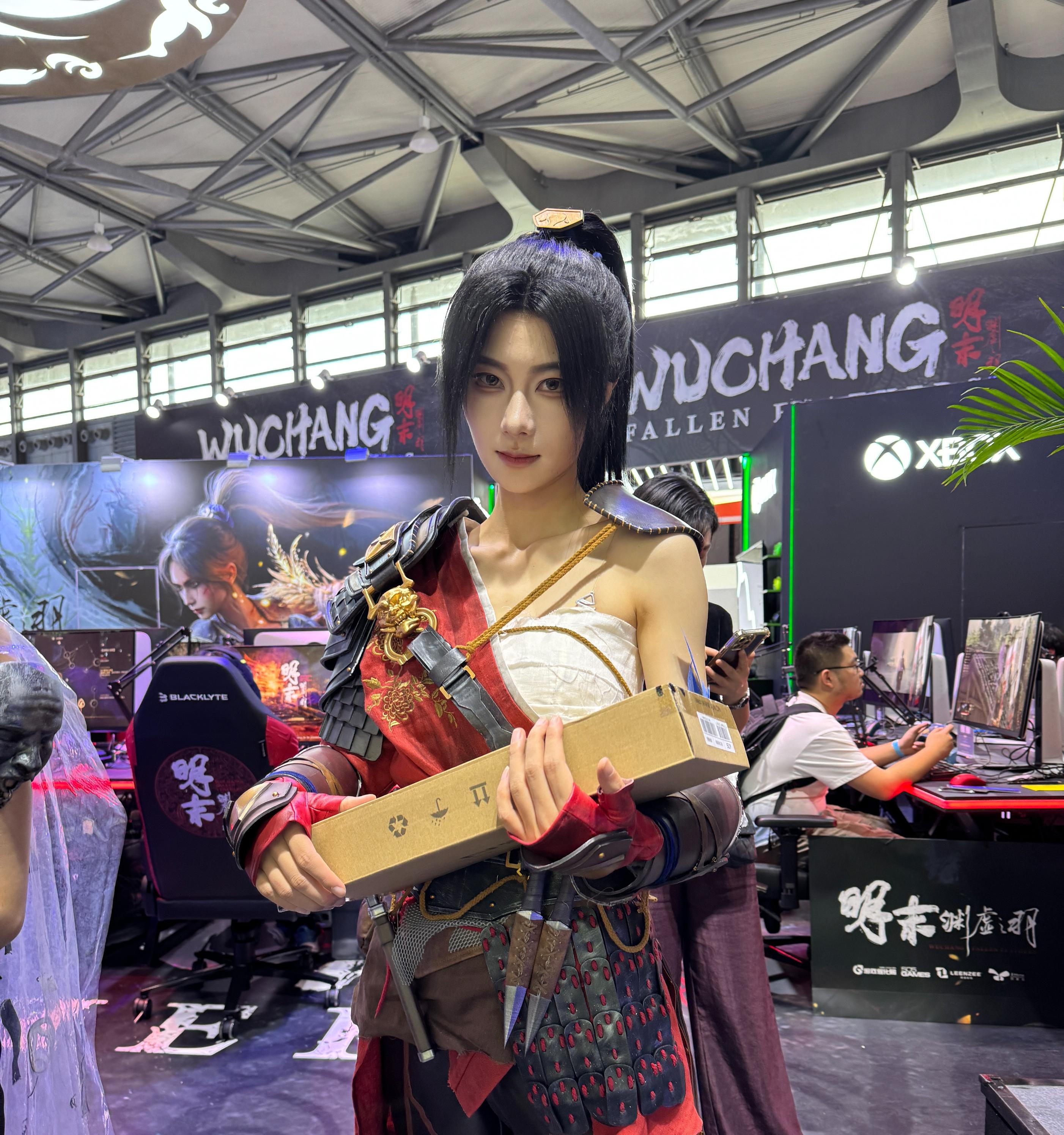 2025CJ明末女主原皮英姿飒爽黑白无常美女COS超还原！