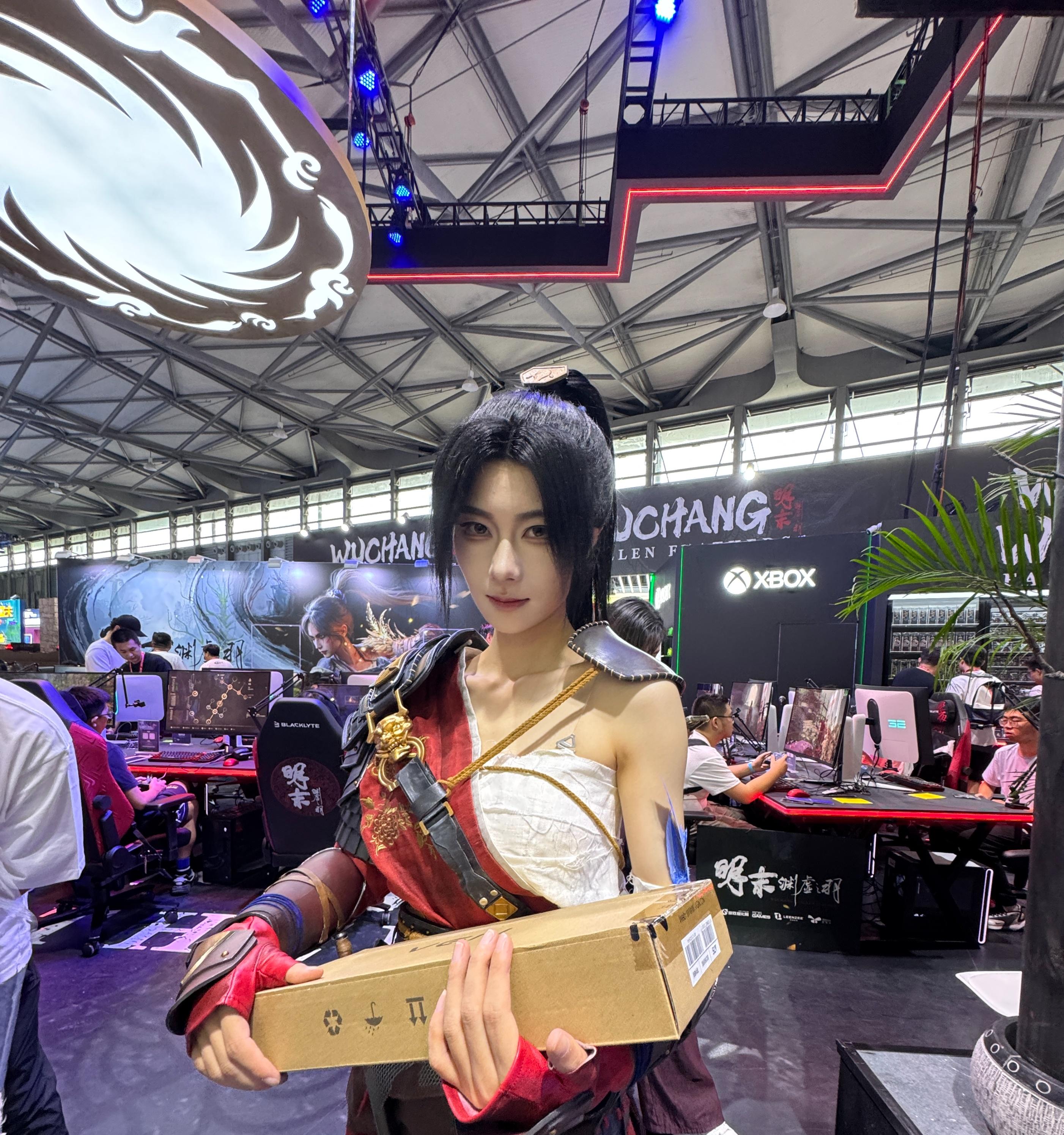 2025CJ明末女主原皮英姿飒爽黑白无常美女COS超还原！