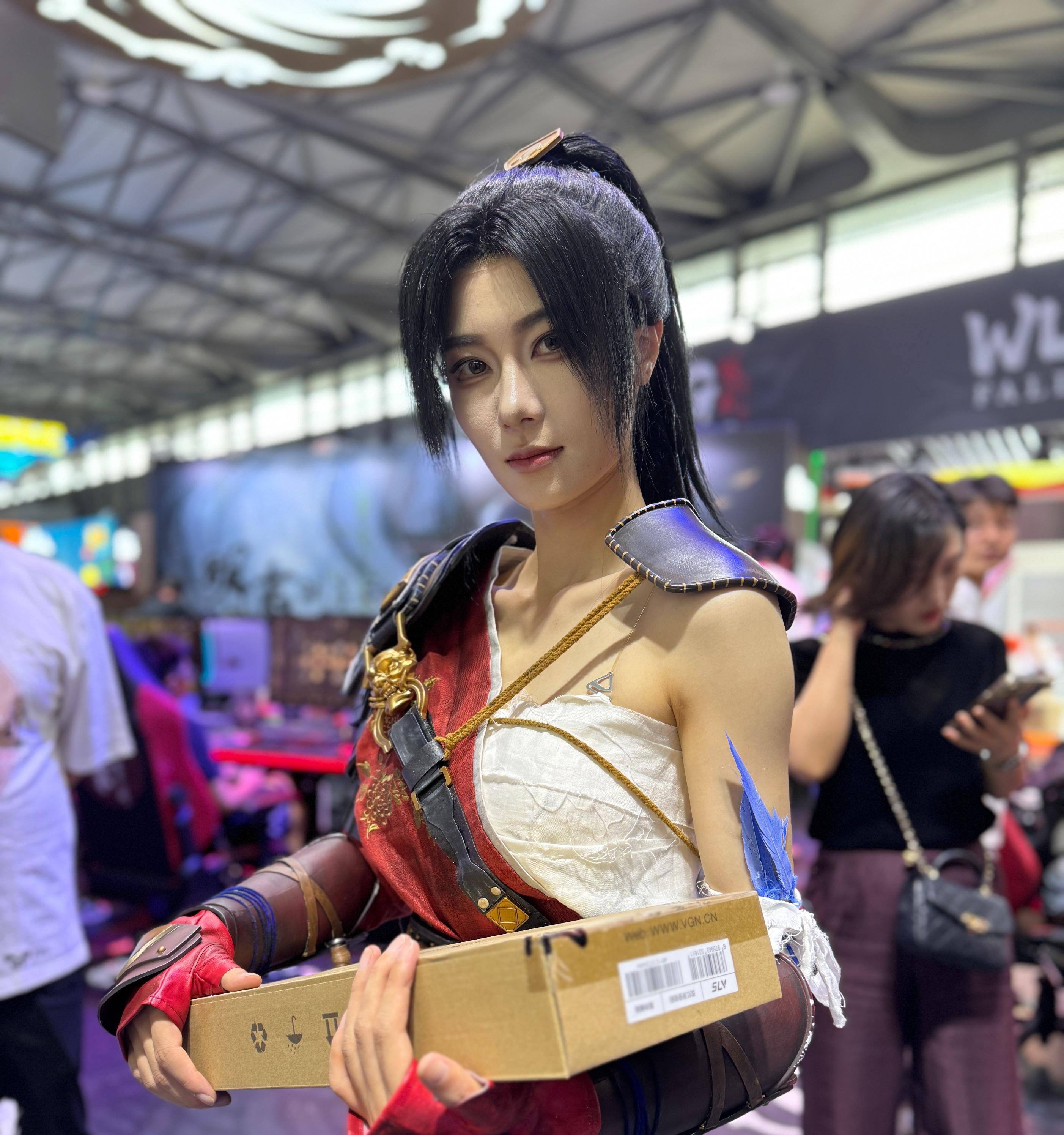 2025CJ明末女主原皮英姿飒爽黑白无常美女COS超还原！