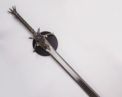 《鬼泣5但丁的武器介绍》（强大武器助你战胜魔界恶魔）