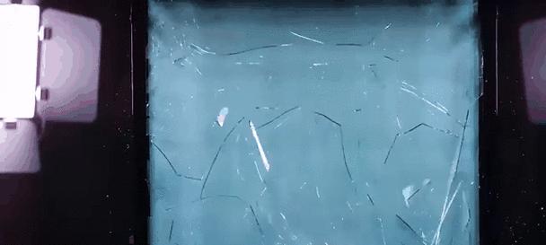 《击碎水晶》（用力一击）