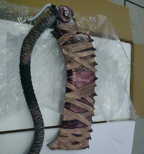 《以血源诅咒近战武器使用攻略》（掌握近战武器的技巧）